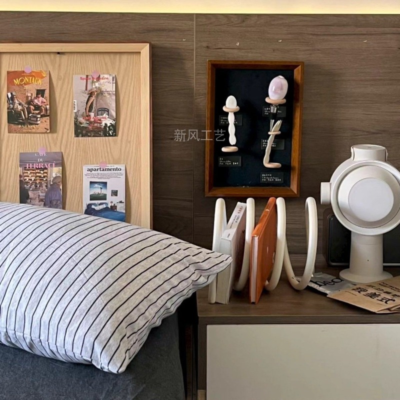 Estante de Metal Minimalista C - Home Decor Magazine reseña y precio